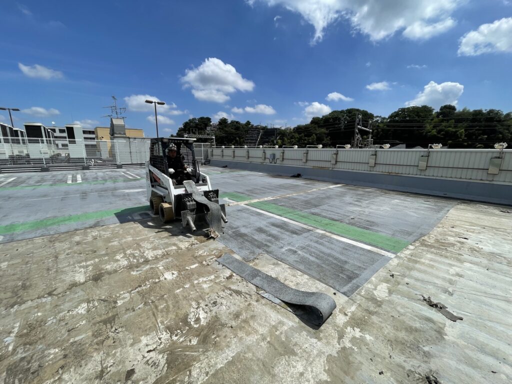 屋上駐車場/床材剥離