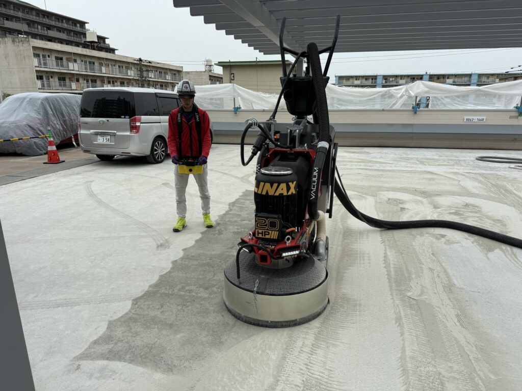 屋上駐車場/研磨