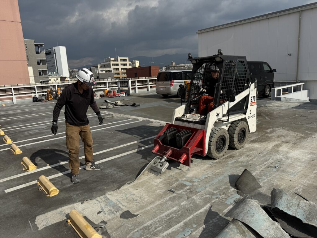 屋上駐車場/床材剥離